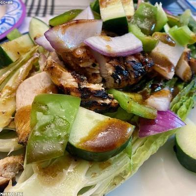 Izgara Tavuk Salata